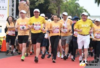 Ta Ya Wanglai Marathon: Chairman Shen Shang-Hung Leads by Example with a 7K Run, Aims to Drive Local Revitalization【NOWnews Report】