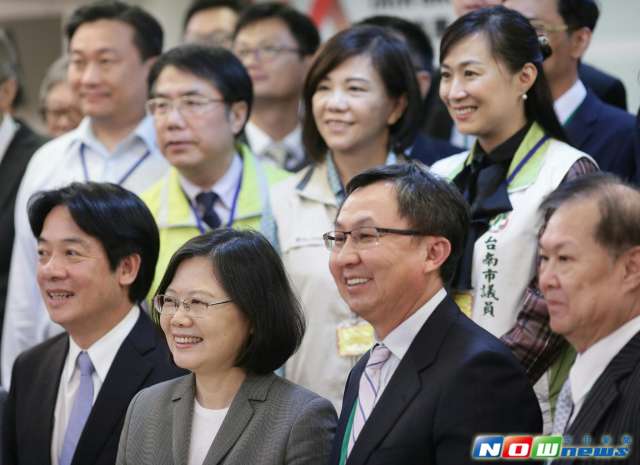 Tsai Ing-Wen Thanked Local Businesses for Investing into Green Energy in Tainan [[NOWnews]