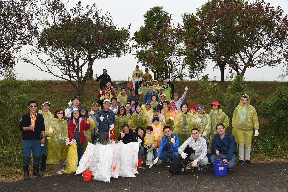 Taya Group volunteers make commitment to purifying the environment of Gang-Wei-Gou flood detention pond