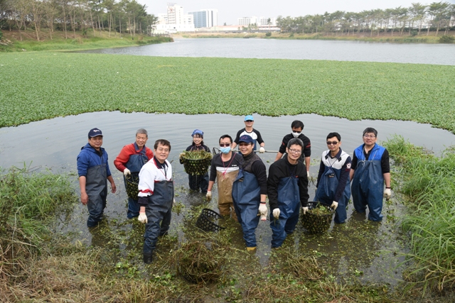 Clean the Ponds, Make Hemp Bags