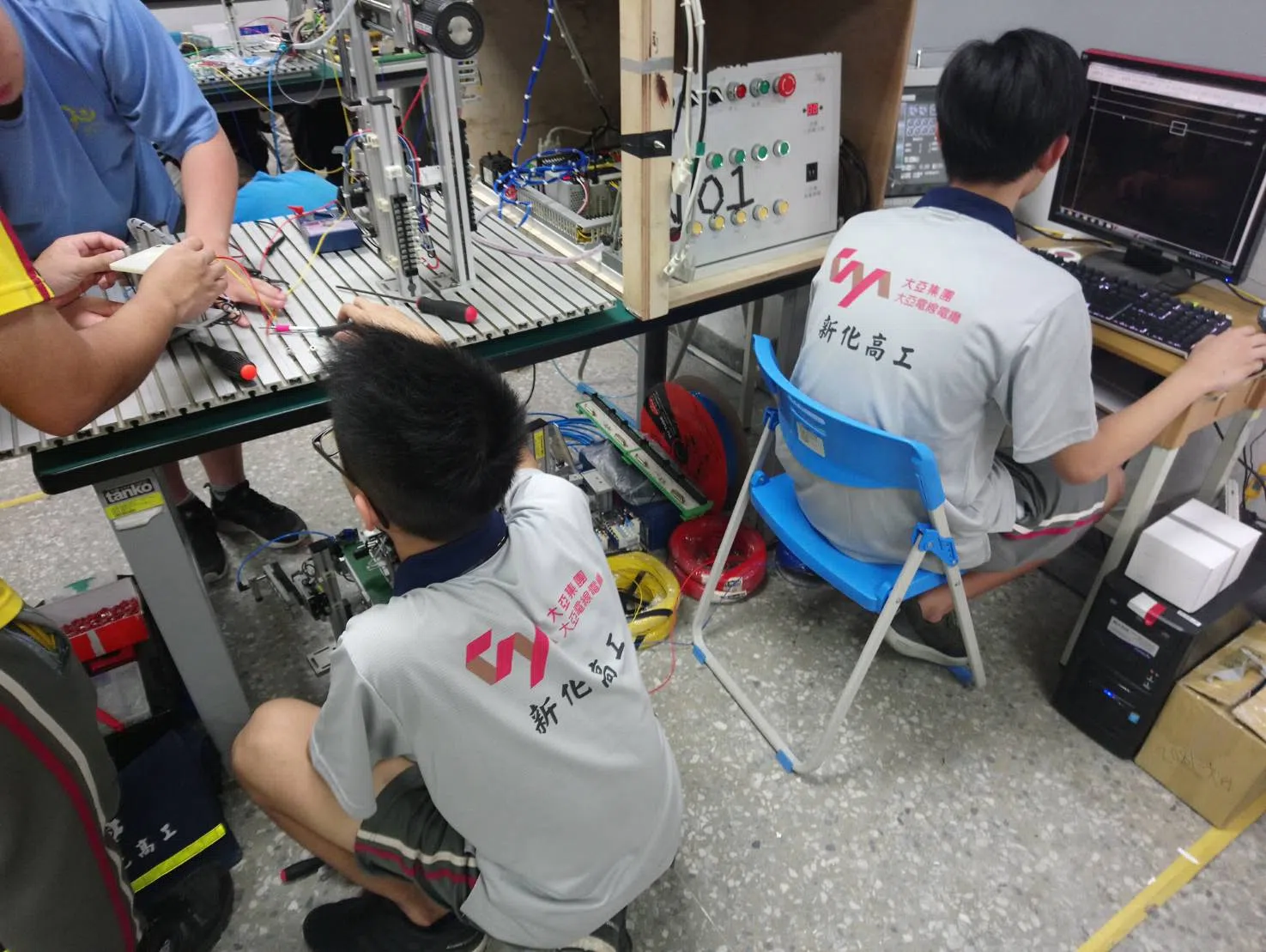 大亜ワイヤー・ケーブルが賛助する新化工業高校が 全国技能コンテストで優秀な成績を収める 大亜ワイヤー・ケーブルが賛助する新化工業高校が 全国技能コンテストで優秀な成績を収める