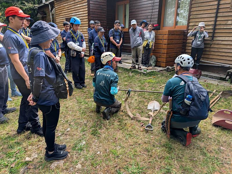 企業攜手維護山林 大雪山手作步道修復 企業攜手維護山林 大雪山手作步道修復