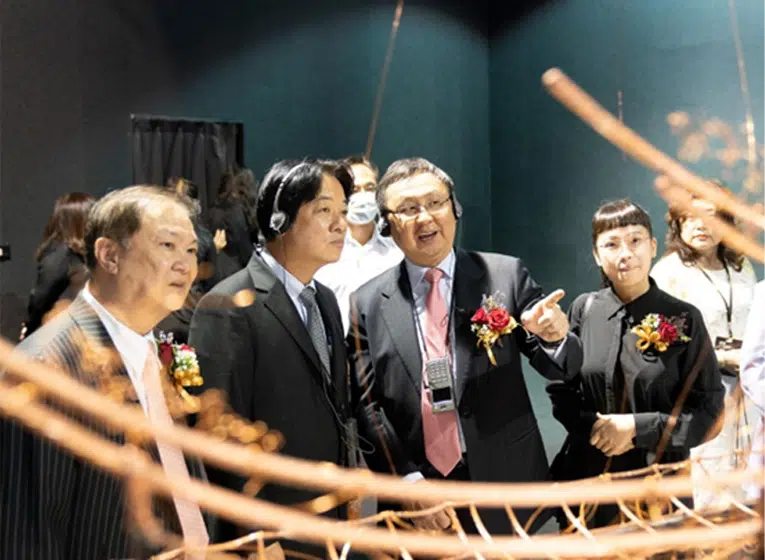 大亞集團攜手德國紅點設計獎藝術家李昕 一「銅」展現穩定力量
